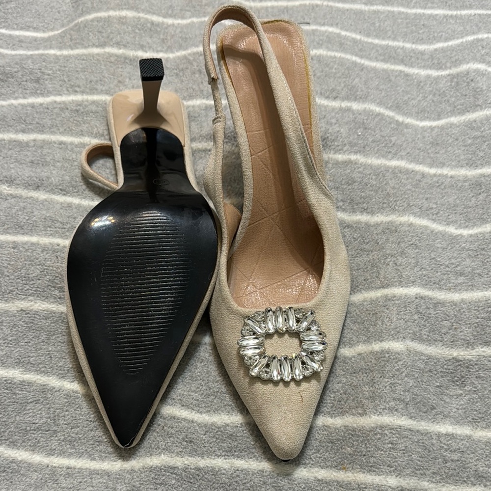 Cream High Heels with Pointed Toe and Stiletto Heel